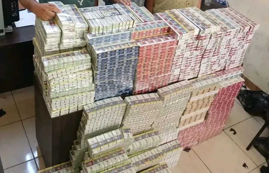 إحباط محاولة تهريب سجائر وشيشة إلكترونية داخل 10 حاويات بميناء بحري