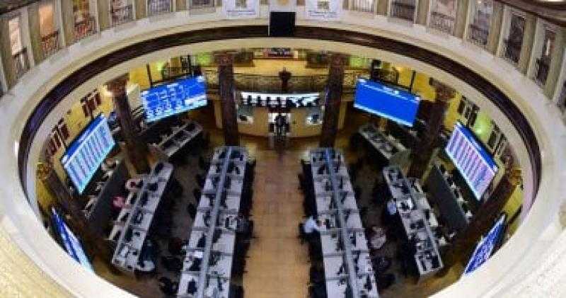الإثنين الأسود.. خبير اقتصادي يكشف أسرار انهيار البورصات العالمية ونزيف أسواق المال