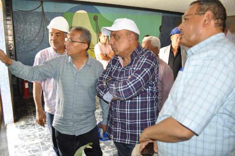 في زيارة ميدانية.. وزير الكهرباء يتفقد محطة توليد كهرباء السد العالي