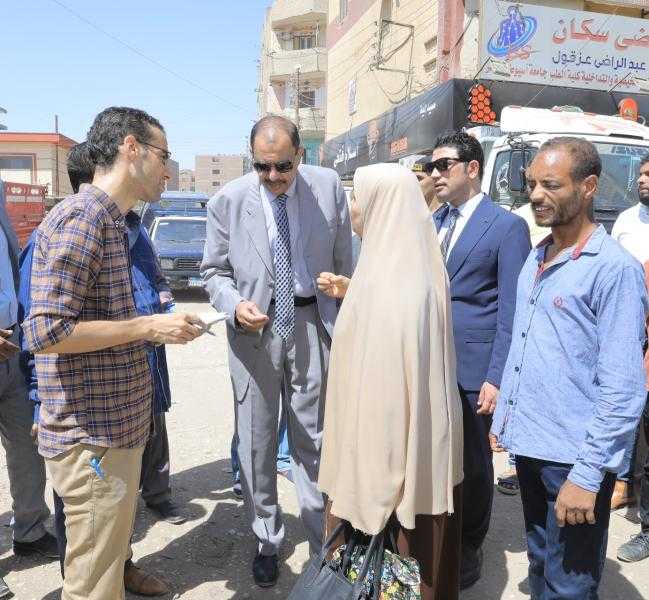 محافظ سوهاج يتفقد عددا من الشوارع بنطاق حي غرب