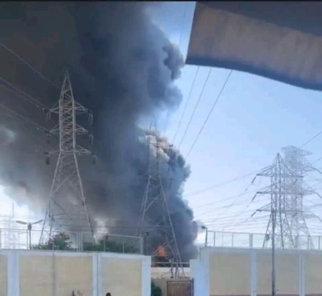 الكهرباء: السيطرة على حريق محدود بمحطة محولات ايتاى البارود وإعادة التغذية تباعًا