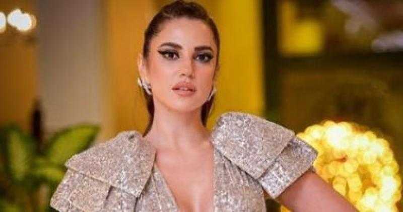 بجامب سوت مكشوف البطن.. درة تتألق في أحدث ظهور لها