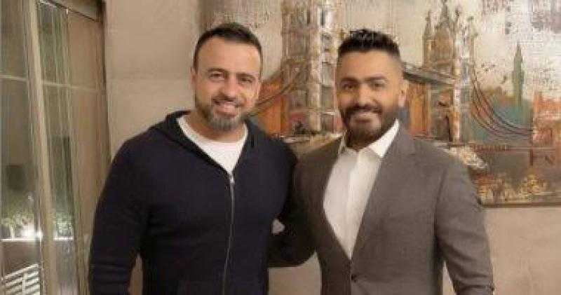 تامر حسني ينعى والدة مصطفى حسني