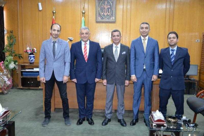 محافظ الإسماعيلية يستقبل ممثلي الجهاز القومي لتنظيم الاتصالات لمناقشة خطة إطلاق ندوات توعوية للمجتمع المدني