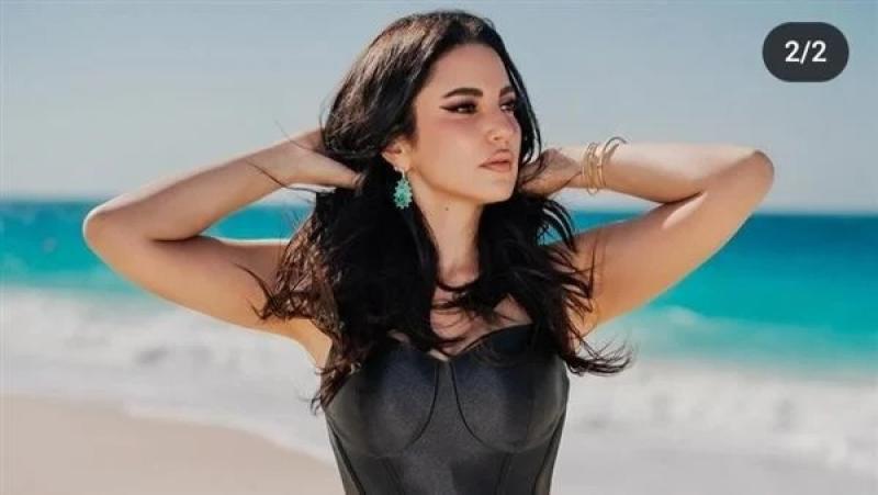 شاهد.. إطالة جرئية للفنانة درة علي البحر بفستان مفتوح