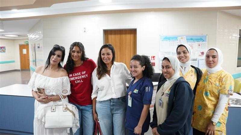 شاهد.. داليا البحيري في زيارة مستشفي الناس