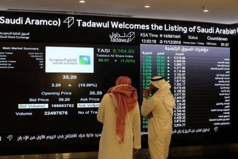 سوق الأسهم السعودية تقترب من 12 ألف نقطة بسيولة 1.8 مليار دولار