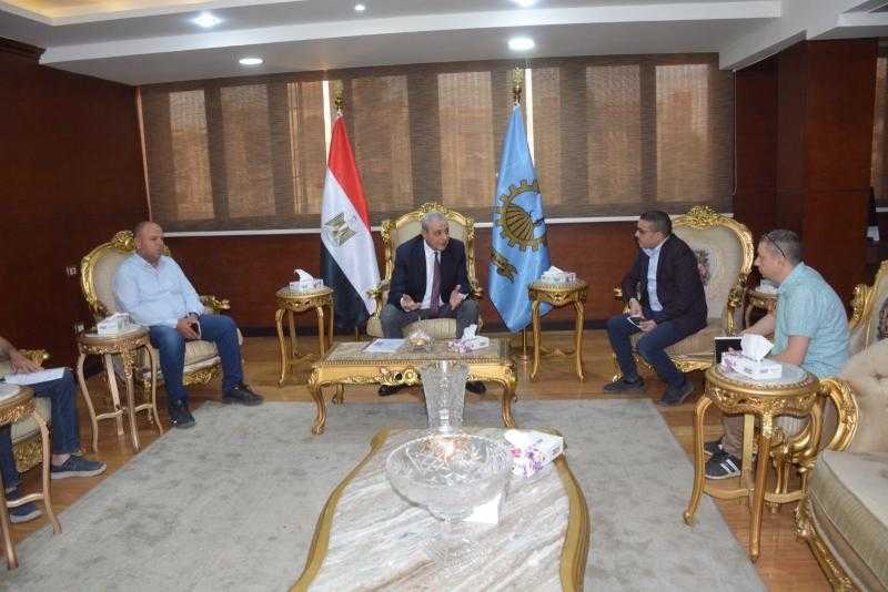 محافظ الغربية يناقش مشروعات الشركة المصرية للاتصالات بمراكز ومدن المحافظة