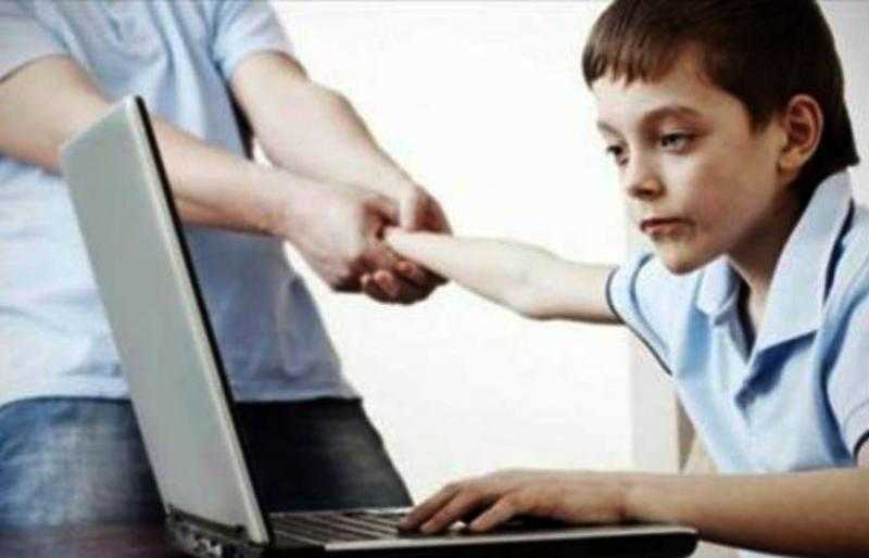 استشاري صحة نفسية يحذر من تزايد استخدام الأطفال لوسائل التواصل الاجتماعي