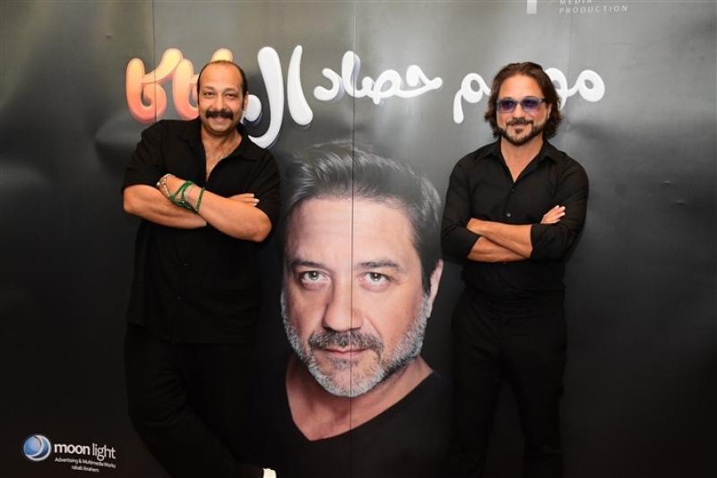 محمد ثروت مع إنريكي أرسي للإعلان عن فيلمهما الجديد ”موسم حصاد الكاكا”