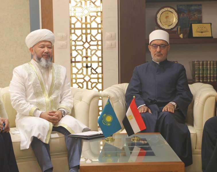 الدكتور نظير عياد مفتي الجمهورية و الشيخ نوريزباي حاج تاغانولي أوتبينوف، مفتي كازاخستان