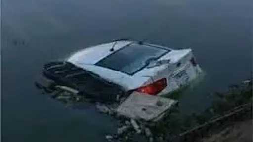 مصرع شخصين وإصابة آخرين في انقلاب سيارة ملاكي... مصرع شخصين وإصابة آخرين في انقلاب سيارة ملاكي داخل ترعة بأوسيم