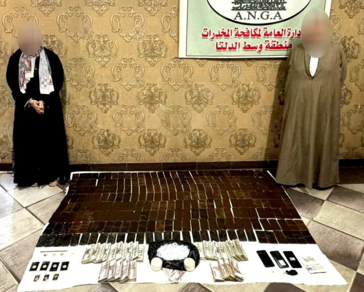 مخدرى الحشيش والهيروين بحوزة المتهمين