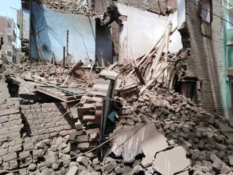 انهيار جزئي لمنزل فى سوهاج وإصابة مالكه