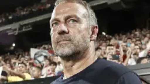 بعد الثلاثية المحلية.. فليك يقترب من عقد جديد مع برشلونة