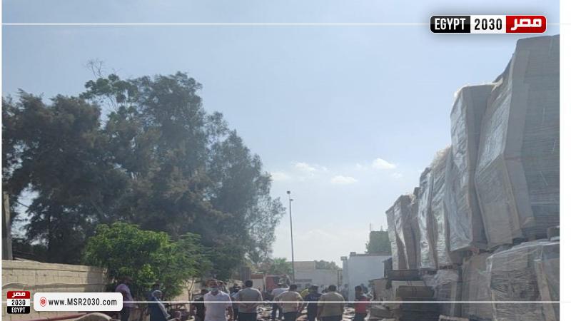 حريق هائل داخل مصنع