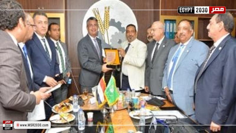 خلال اجتماع مع وزير التموين