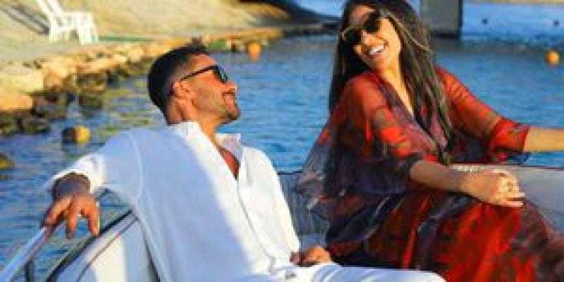 مؤمن نور يشارك في كليب «قطة» لمي كساب