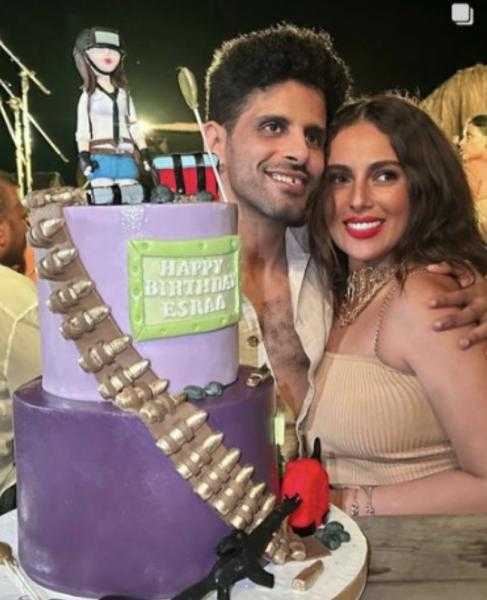 هكذا احتفل حمدي المرغني بعيد ميلاد زوجته