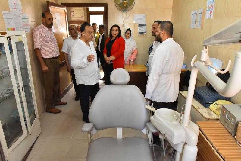 محافظ أسيوط يتفقد مركز رعاية الأمومة والطفولة ومكتب صحة بندر خامس بحي غرب للاطمئنان على سير العمل وتقديم الخدمات الطبية