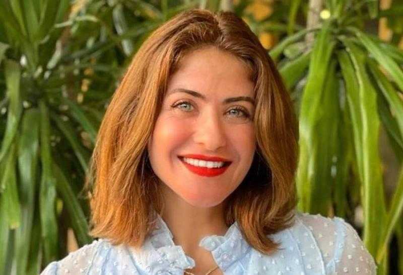 هيدي كرم تثير الجدل بفستان جرئ