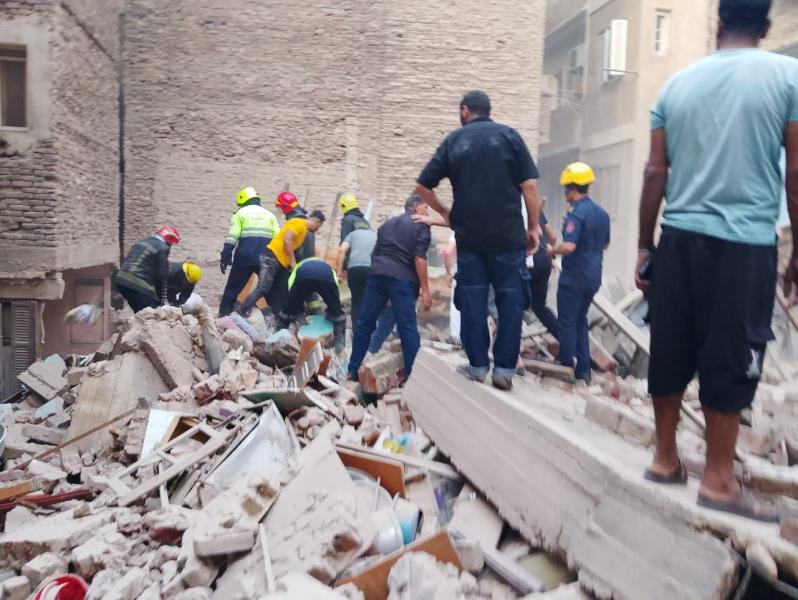 انهيار عقار في الزيتون.. وقوات الحماية المدنية تبحث عن المفقودين أسفل الأنقاض