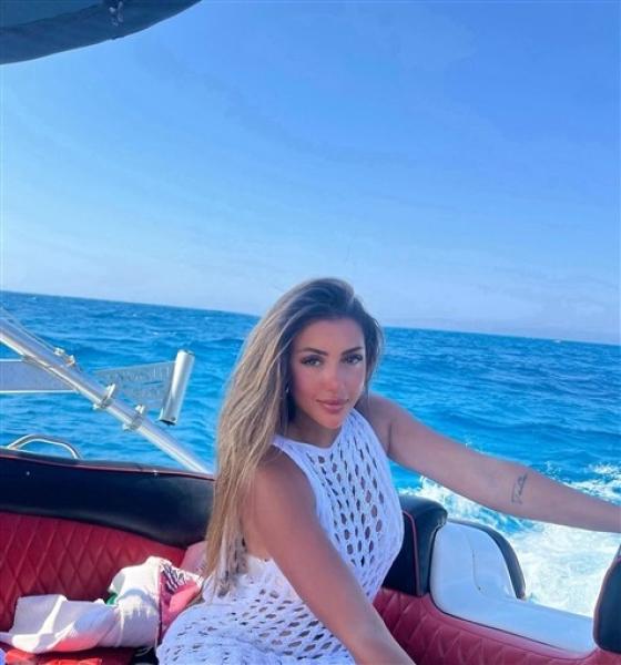 شاهد.. سارة سلامة تودع الصيف برحلة بحرية