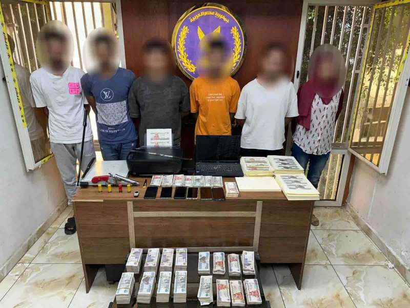 المتهمون والمضبوطات 
