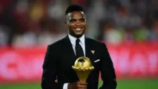 صامويل إيتو ونجوم الكرة ينتقدون قرار كاف بسحب لقب أمم إفريقيا من السنغال