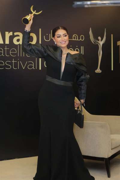 وفاء عامر