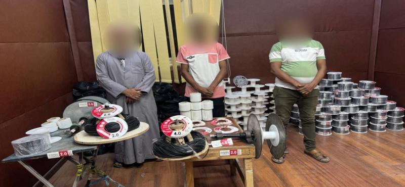 ضبط مصنع لتصنيع الأسلاك الكهربائية مغشوشة