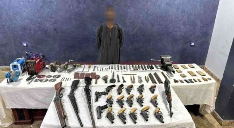 العثورعلى 21 قطعة سلاح نارى داخل ورشة بأسيوط