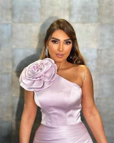 شاهد.. روجينا بإطلالة جديدة في مهرجان الفضائيات