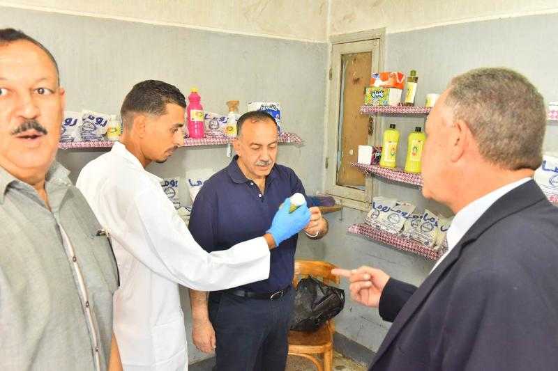 محافظ أسيوط يفتتح منافذ بيع المنتجات بمدرسة ديروط الثانوية الزراعية المشتركة