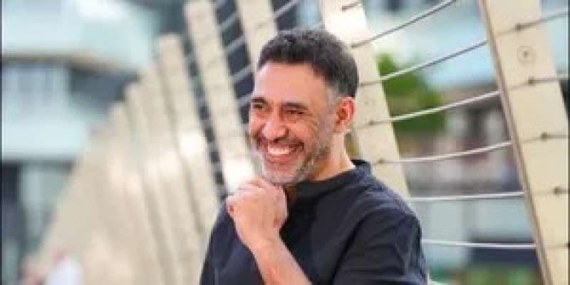 الفنان عمرو مصطفى 