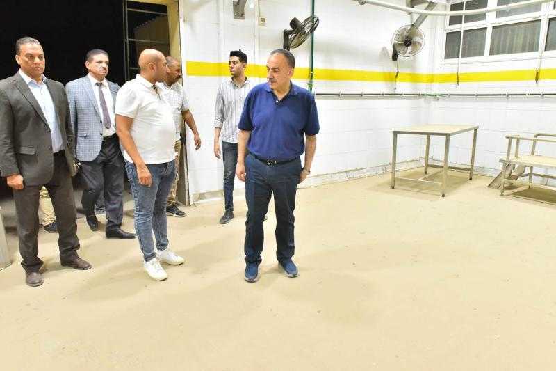 محافظ أسيوط يتفقد مجزر مواشي نصف الآلي بقرية منقباد لبحث سبل الاستفادة وتعظيم الموارد