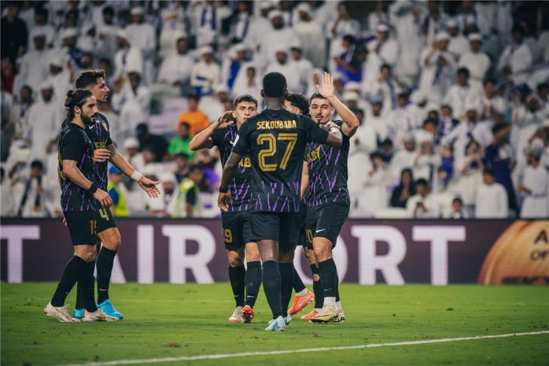 العين 