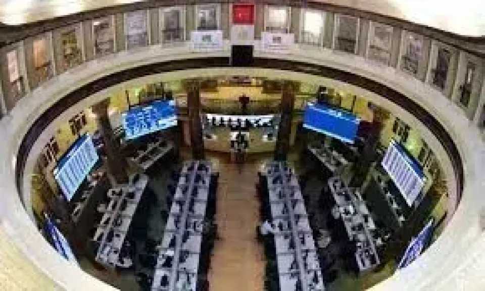هبوط مؤشرات البورصة بمستهل تعاملات الإثنين بتداولات 1.5 مليار جنيه