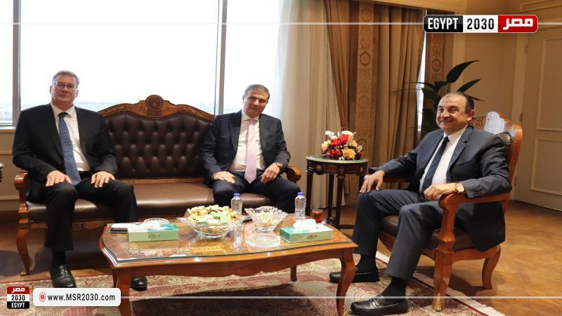 وزراء الزراعة وقطاع الأعمال والبترول