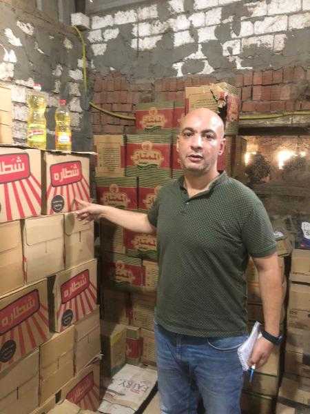 ضبط ١٢٠٠ لتر زيت طعام وطن سكر مجهول المصدر خلال حملات تفتيشية بمركز ابوحماد بالشرقية
