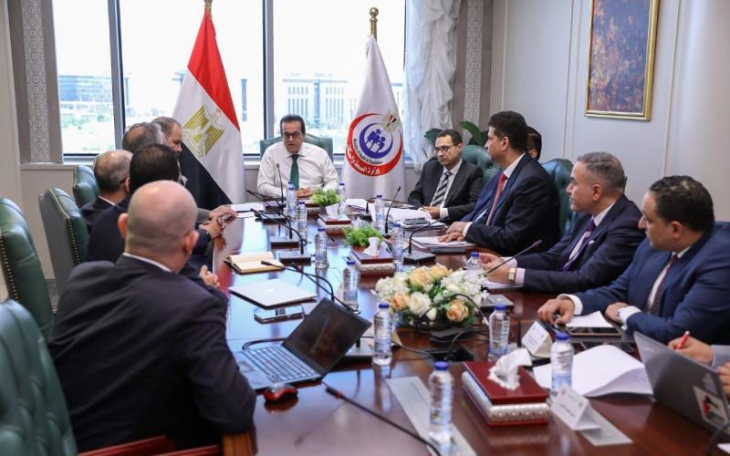 وزير الصحة والسكان 