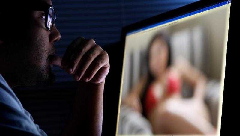 فتاة تتهم شابا بابتزازها بعد حصوله على صور خاصة فى بولاق الدكرور