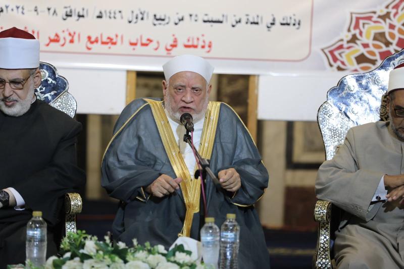 أحمد عمر هاشم 