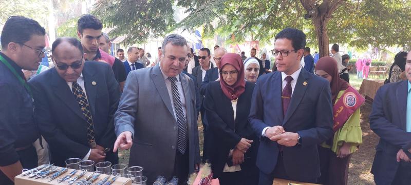 رئيس جامعة بنها 