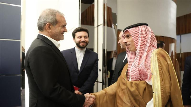 وزير الخارجية السعودي ونظيره الإيراني