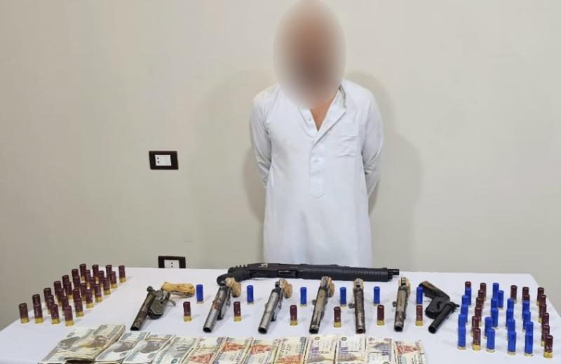 ضبط عاطل بحوزة 8 قطع سلاح نارى فى البحيرة 