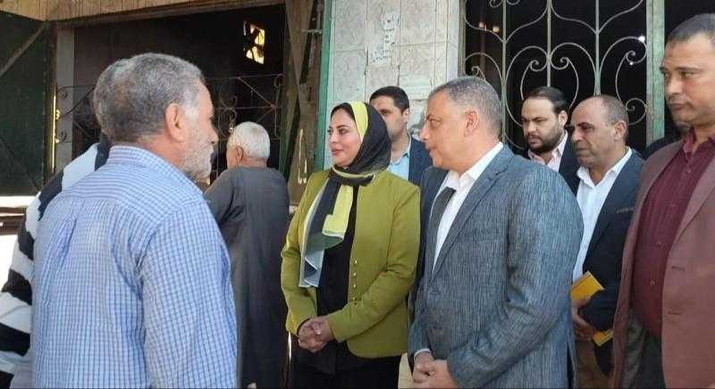 محافظ الإسماعيلية يتفقد المخابز البلدية المدعمة ويستمع لمطالب المواطنين بمدينة المستقبل