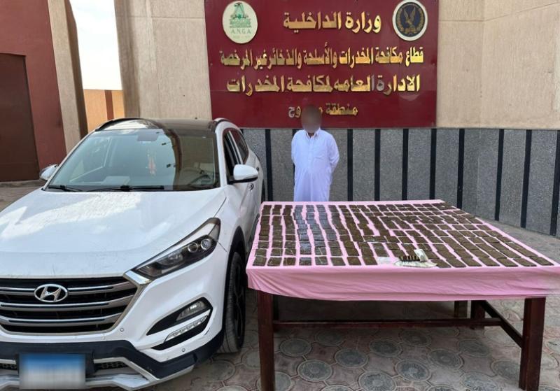 مخدر الحشيش بحوزة المتهم 