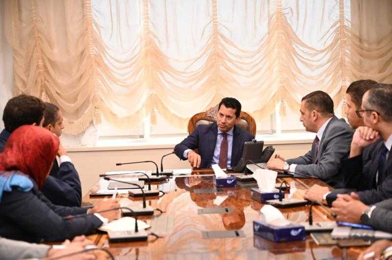 وزير الرياضة يبحث أخر استعدادات النسخة التاسعة من ماراثون زايد