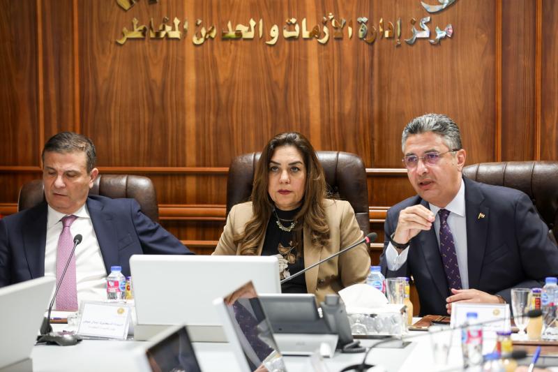 اجتماعًا موسعًا بين وزراء التنمية المحلية والتموين والزراعة والمحافظين لمتابعة توافر السلع الغذائية